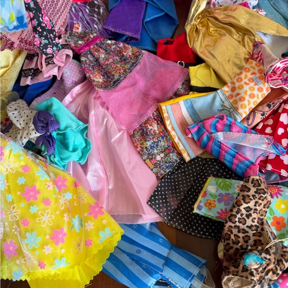 70+ Pc Barbie Dress Lot Casual Princess Vintage Mix Girlhoodcore Toy Bag 2 - Picture 6 of 8